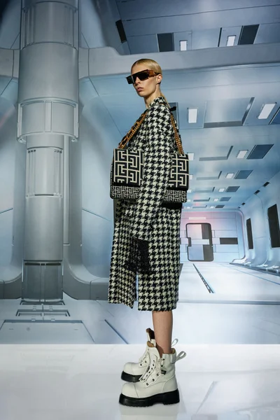 Look 17